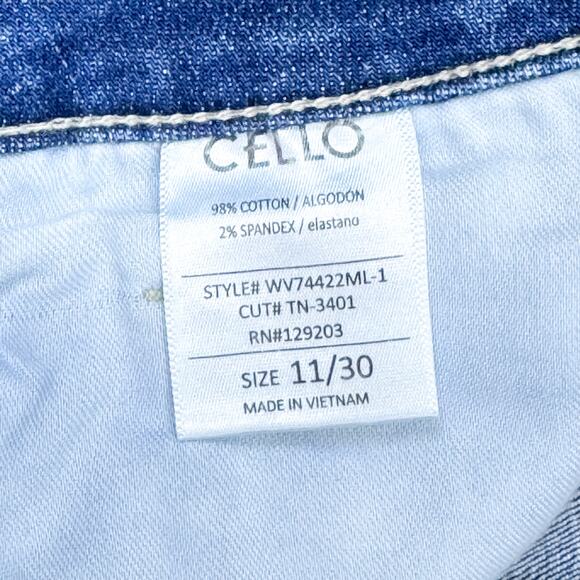 Cello- Light Wash Distressed Cut-Off Stretchy Jeans - Size 11/30 - Picture 6 of 6